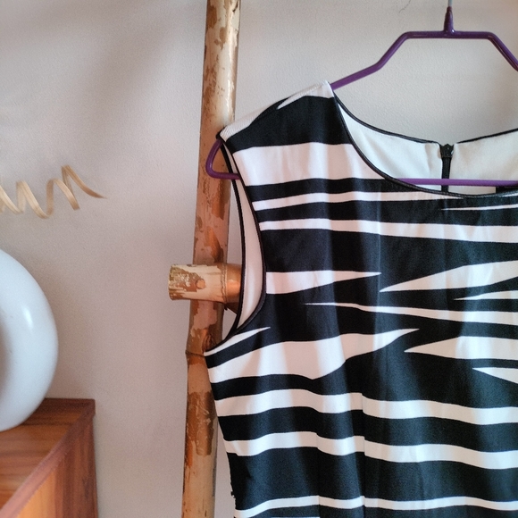 Bisou Bisou Paris Black and White Dress - Picture 3 of 15